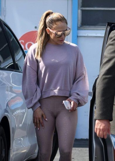 Jennifer Lopez Pussy See Through Tight Leggings  nude photo