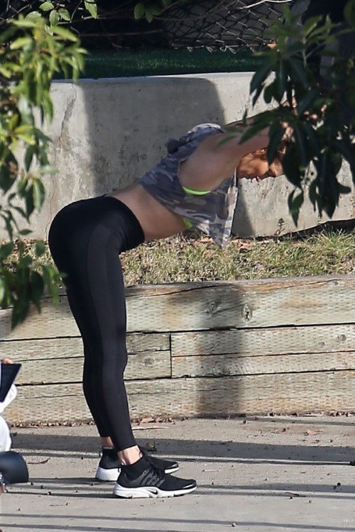 Jennifer Lopez Workout In Los Angeles 12 31 2017  nude photo