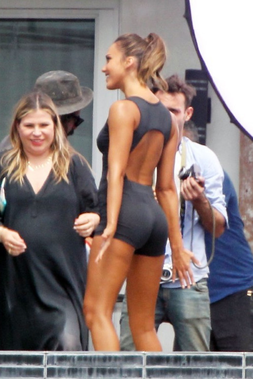 Jessica Alba Has A Smokin Body  nude photo