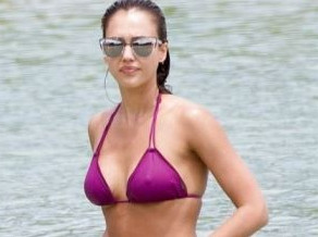 Jessica Alba In A Purple Bikini With Wet Nip Pokies  nude photo