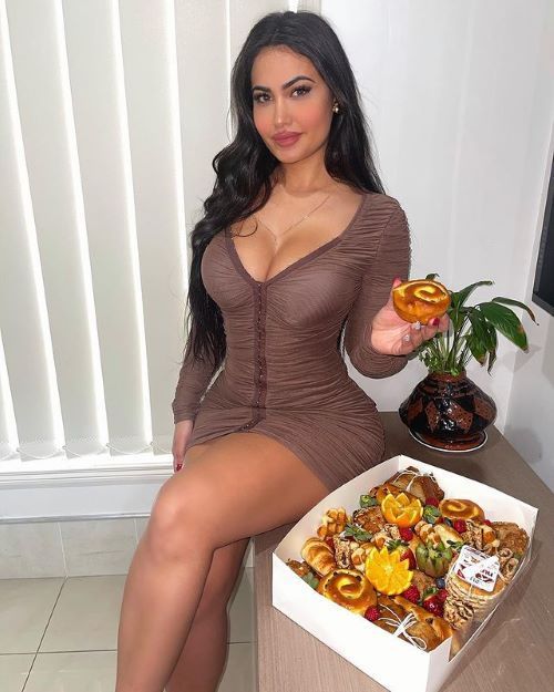 Jessica Foster  nude photo