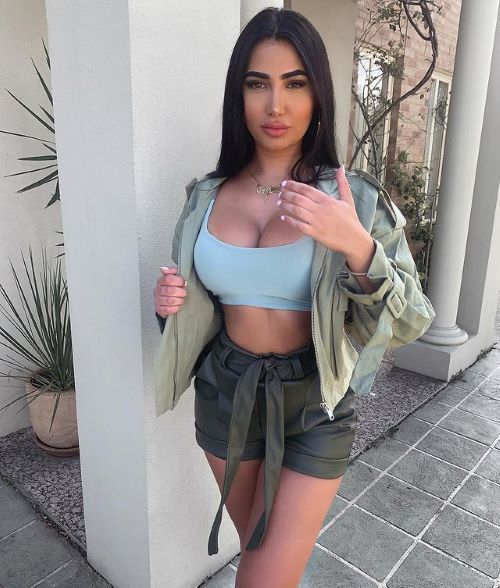 Jessica Foster  nude photo