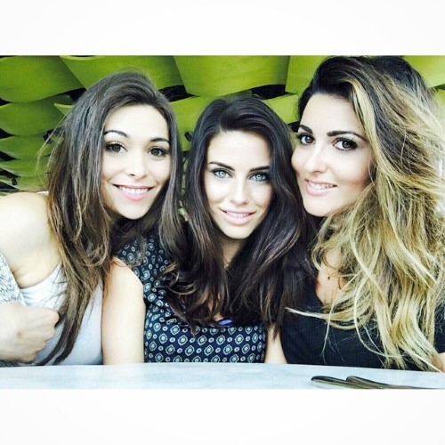 Jessica Lowndes Having A Munch Over Lunch With This Gorgeous Bunch  nude photo
