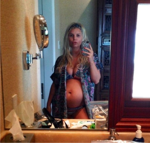 Jessica Simpson Bump  nude photo