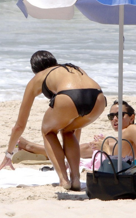 Jordana Brewster Bending Over  nude photo