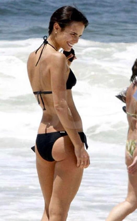 Jordana Brewster Hot Butt In Bikini On Beach  nude photo