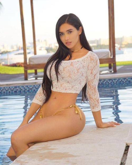 Joselyn Cano  nude photo