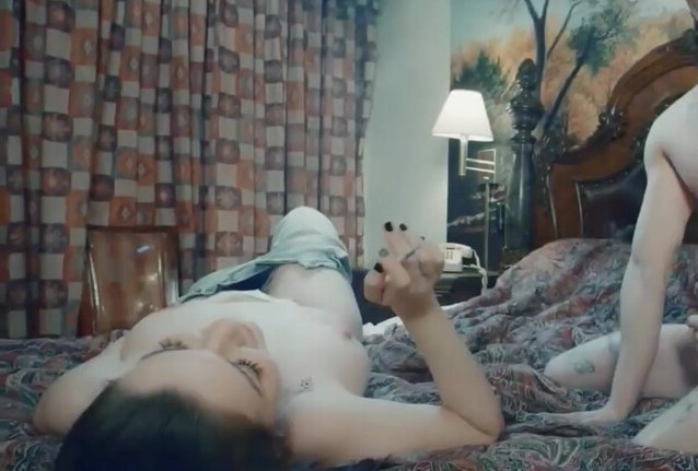 Julia Fox  nude photo