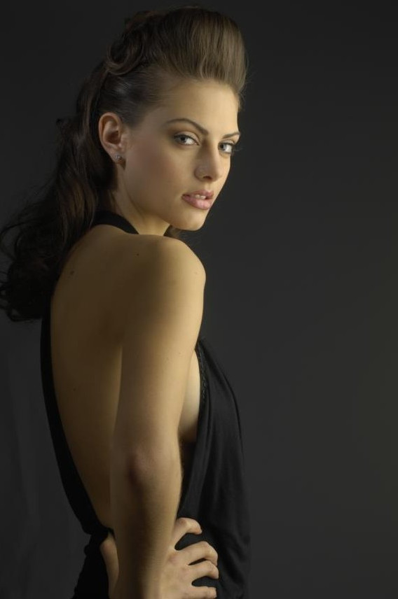 Julia Voth  nude photo