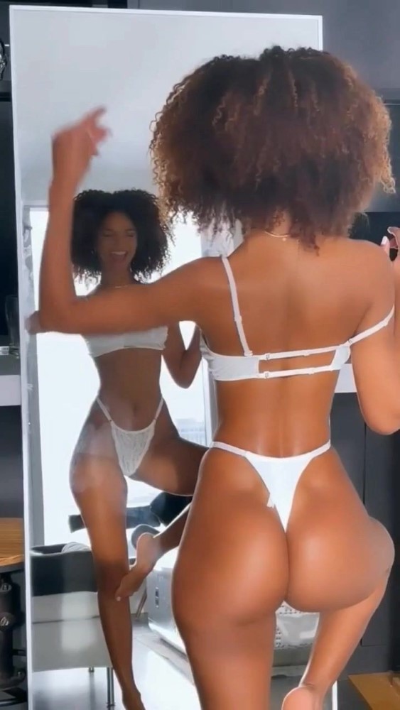 Juliana Nalu  nude photo