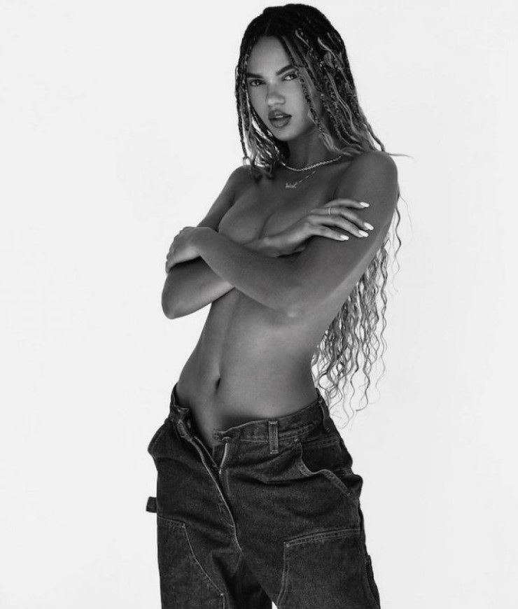 Juliana Nalu  nude photo