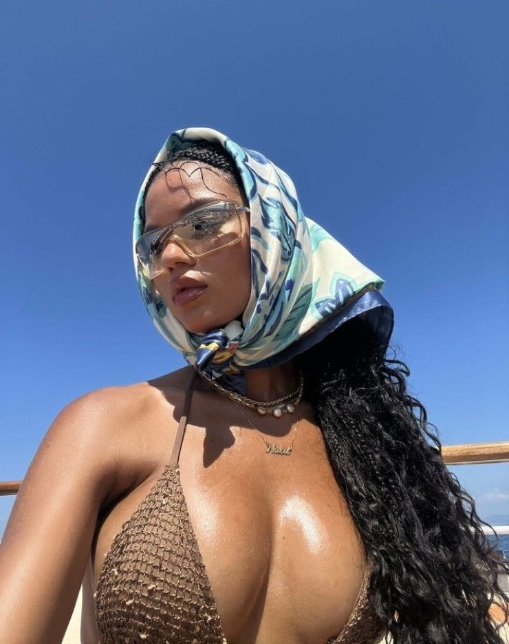 Juliana Nalu Big Tits  nude photo