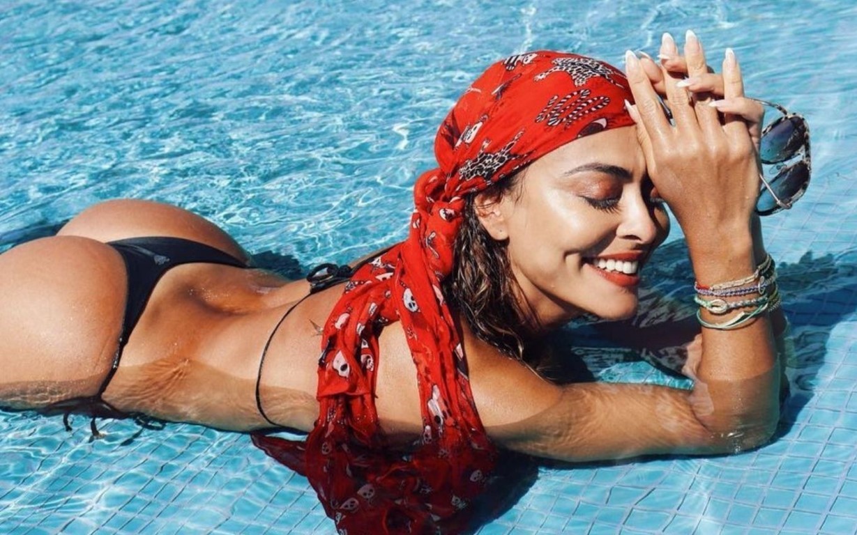 Juliana Paes Hot Body In Bikini  nude photo