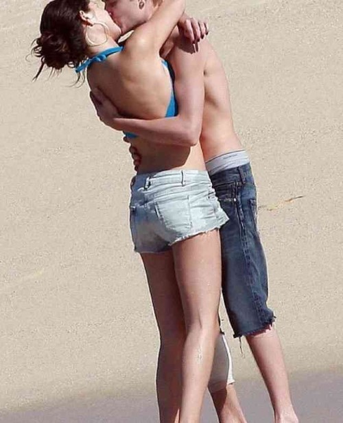 Justin Bieber And Selena Gomez Kissing  nude photo