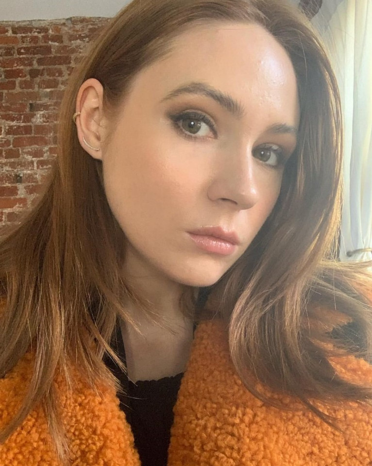 Karen Gillan  nude photo