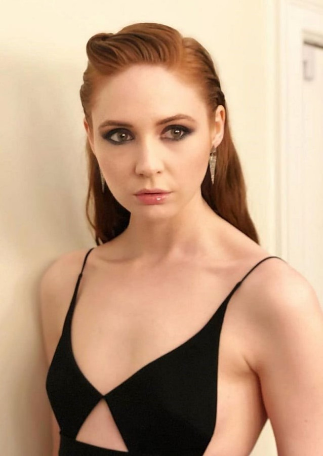 Karen Gillan  nude photo