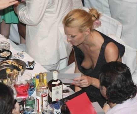 Kate Bosworth Nipple Slips Downblouse Public  nude photo