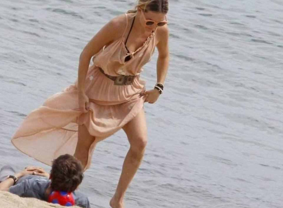 Kate Hudson Beach  nude photo