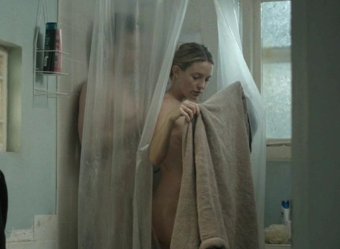Kate Hudson Braless Sexy Actress  nude photo