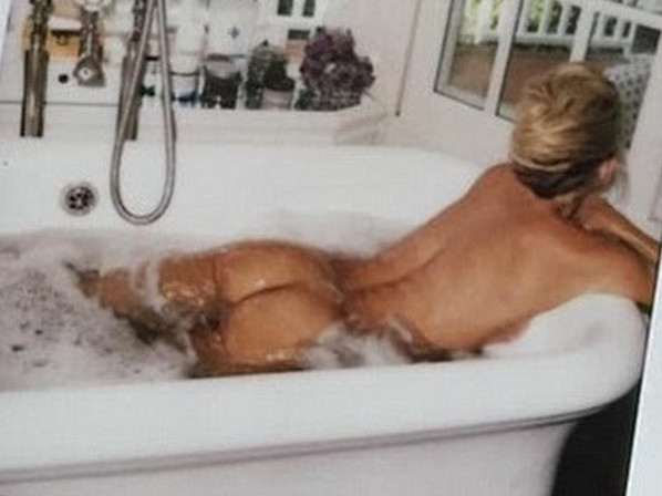 Kate Hudson Nude Ass Bathtub  nude photo