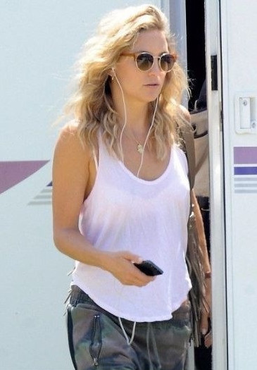 Kate Hudson Upton See Through  nude photo