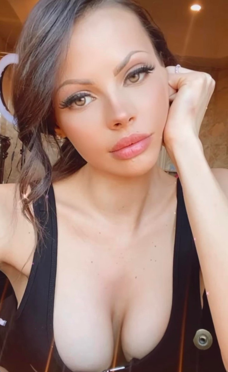 Katie Bell  nude photo