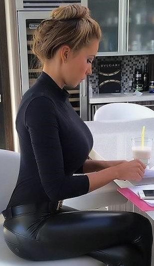 Katie Cassidy  nude photo