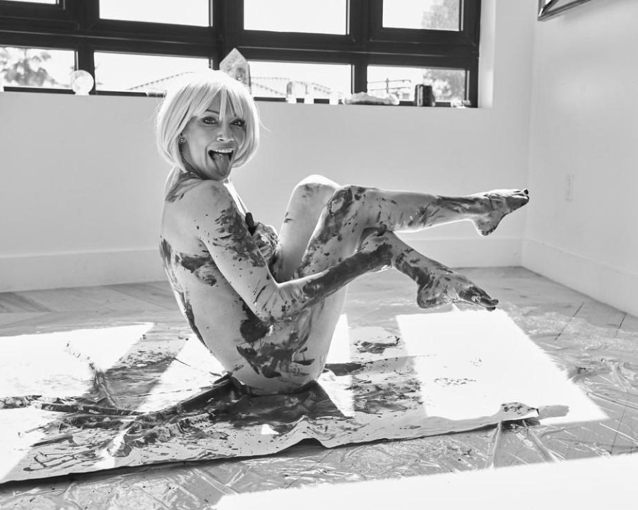 Katie Cassidy Posing Naked  nude photo