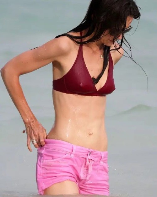 Katie Holmes Nipples See Through  nude photo