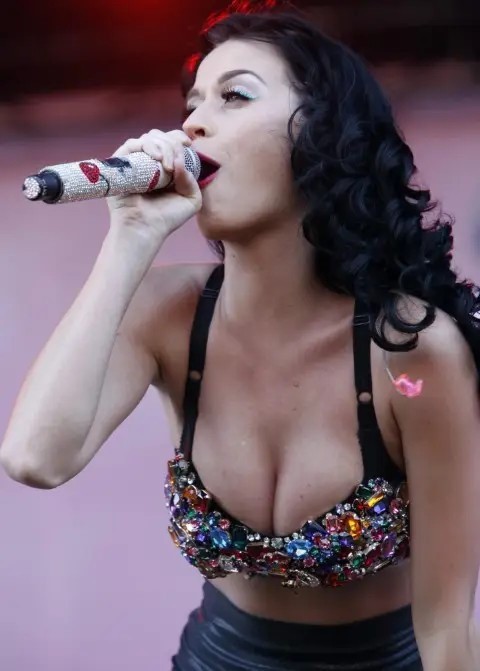 Katy Perry Cleavage While Performing  nude photo