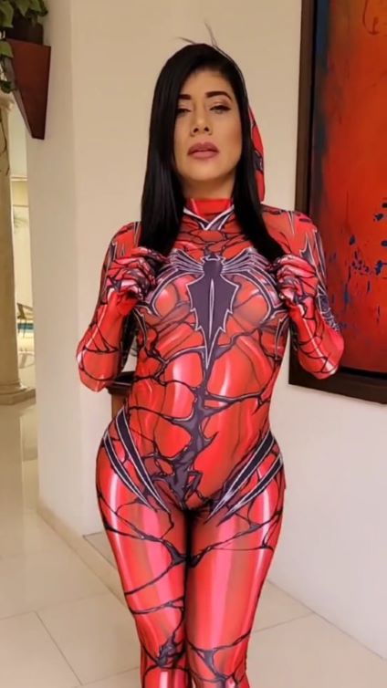 Kelly Compulsive  nude photo