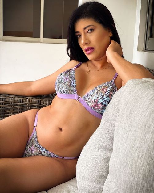 Kelly Compulsive  nude photo