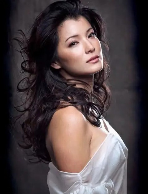 Kelly Hu Hot Actress - XPicsly - Kelly Hu's Bold Beauty: Sexy Photos Of The Action Star