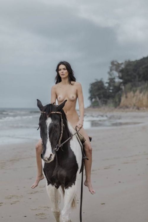 Kendall Jenner Schone Nackte Bruste  nude photo