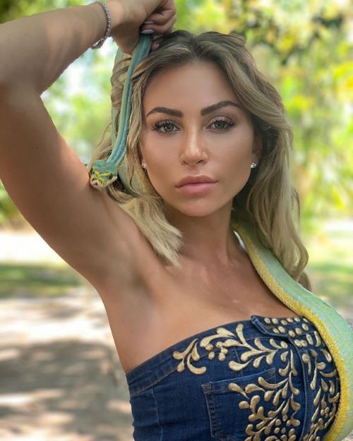 Khloë Terae  nude photo