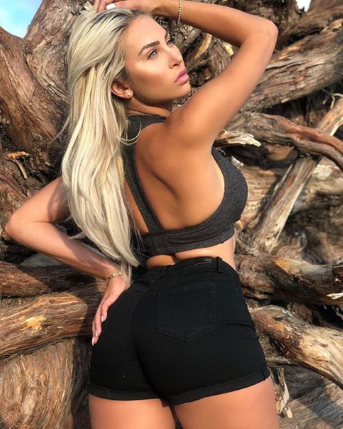 Khloë Terae  nude photo