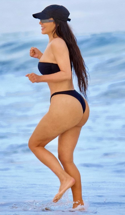 Kim Kardashian Sexy Big Booty At Beach  nude photo