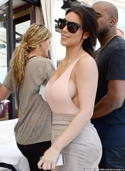 Kim Kardashian Side Boob  nude photo