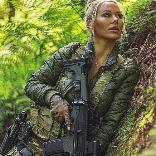 Kindly Myers  nude photo