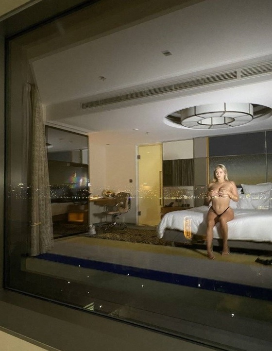 Kinsey Wolanski Naked Big Boobs Topless  nude photo