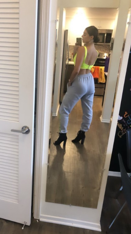 Kira Kosarin Ass In Sweatpants  nude photo