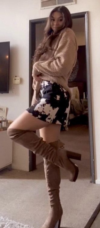 Kira Kosarin Beauty In Brown Boots  nude photo