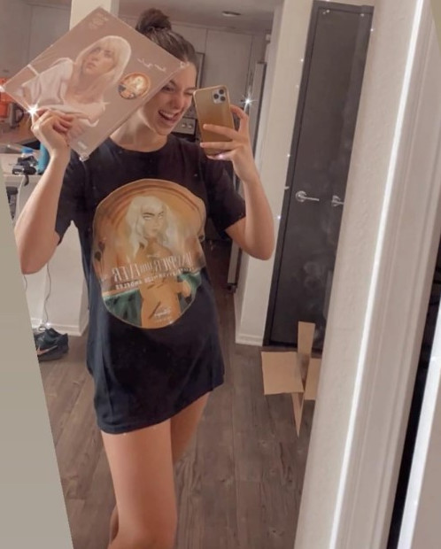 Kira Kosarin Billie Merch 3  nude photo