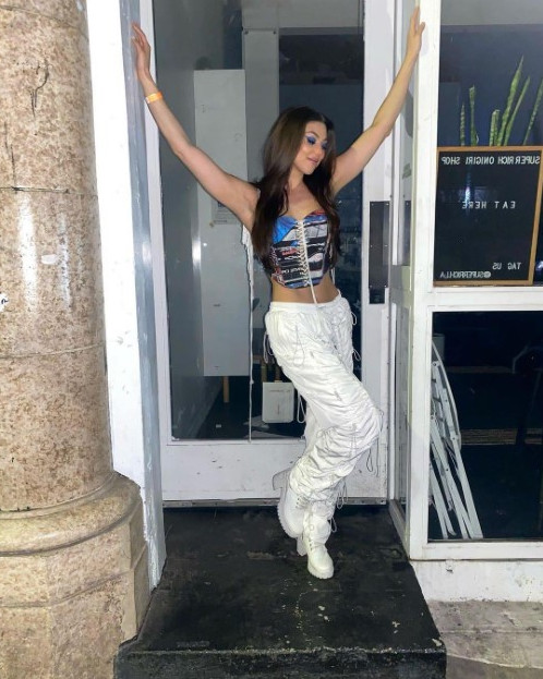 Kira Kosarin Cute Concert Look 1  nude photo