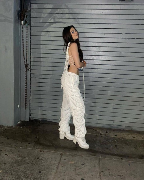 Kira Kosarin Cute Concert Look 3  nude photo