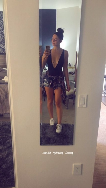 Kira Kosarin Deep Cleavage  nude photo