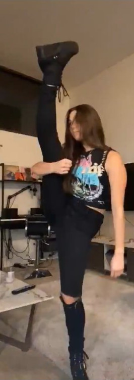 Kira Kosarin Flexible  nude photo