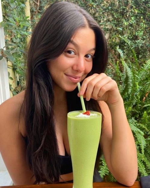 Kira Kosarin Greens Cleavage  nude photo