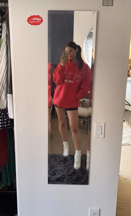Kira Kosarin Mondays  nude photo