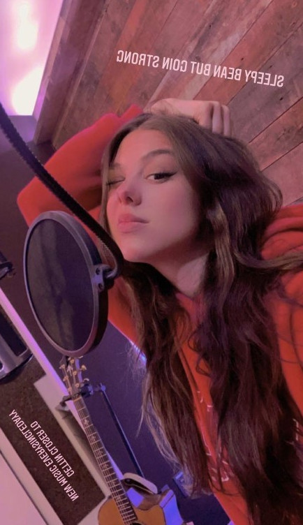 Kira Kosarin Sleepy Bean  nude photo
